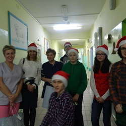 Wizyta szkolnych wolontariuszy w szpitalu